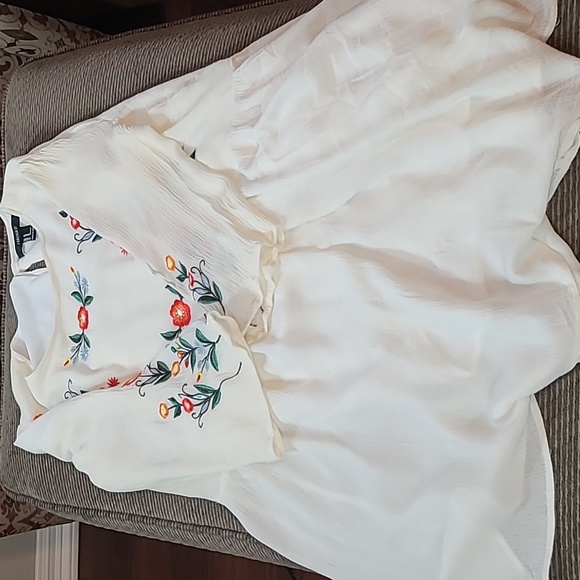 Forever 21 Embroidered Babydoll Blouse - Picture 12 of 12